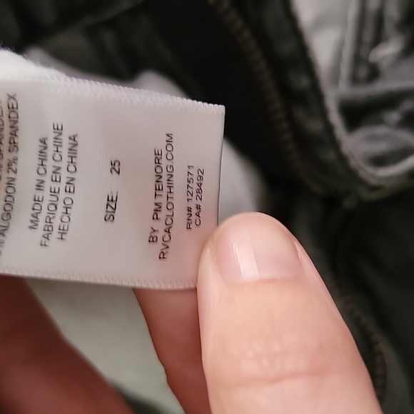 Rvca shorts - Picture 3 of 4